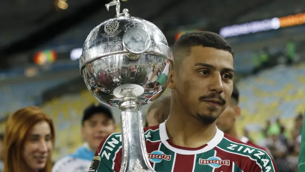 Dois favoritos de Diniz! Arsenal quer novo meio-campista e tem dois destaques da Seleção Brasileira entre os favoritos (Photo by Ricardo Moreira/Getty Images)