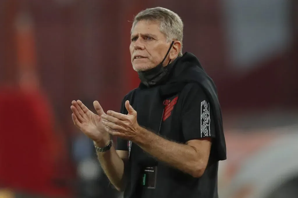Paulo Autuori nos tempos de Athletico Paranaense (Photo by Natacha Pisarenko -Pool/Getty Images)