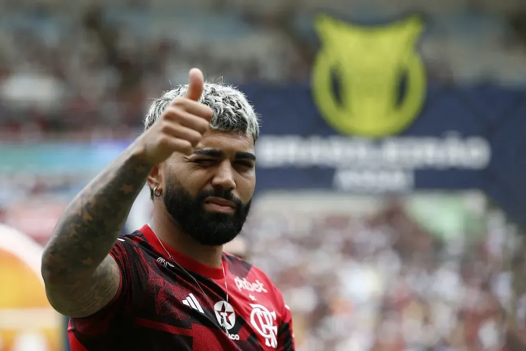 Gabigol sinaliza para torcida do Flamengo. (Photo by Wagner Meier/Getty Images)