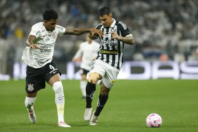 Marcos Leonardo em partida contra o Corinthians. (Photo by Ricardo Moreira/Getty Images)