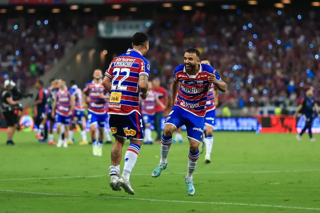 Caio Alexandre e Yago Pikachu comemorando vitória do Fortaleza. (Photo by Buda Mendes/Getty Images)
