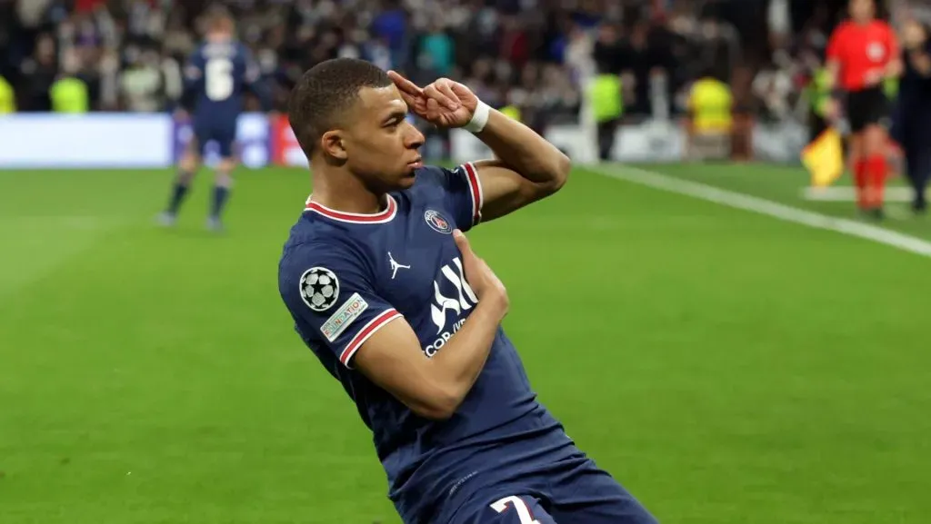 Vem pra ser o craque do time! Dois clubes disputam a contratação de Kylian Mbappé para 2024; Atacante não deve renovar com o PSG (Photo by Gonzalo Arroyo Moreno/Getty Images)