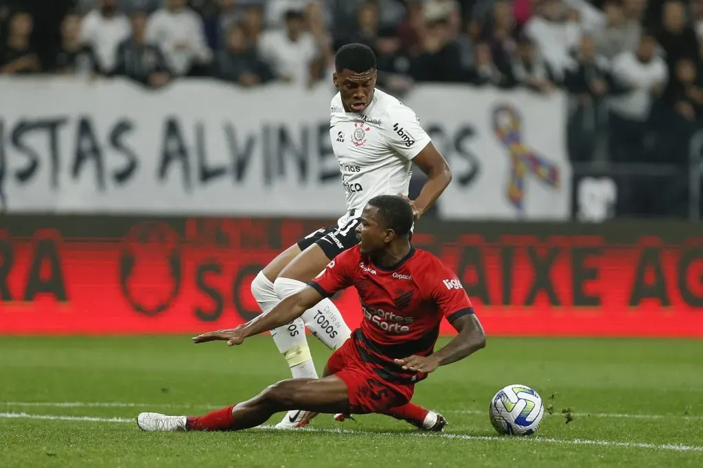 Cacá em ação pelo Athletico Paranaense – (Photo by Ricardo Moreira/Getty Images)