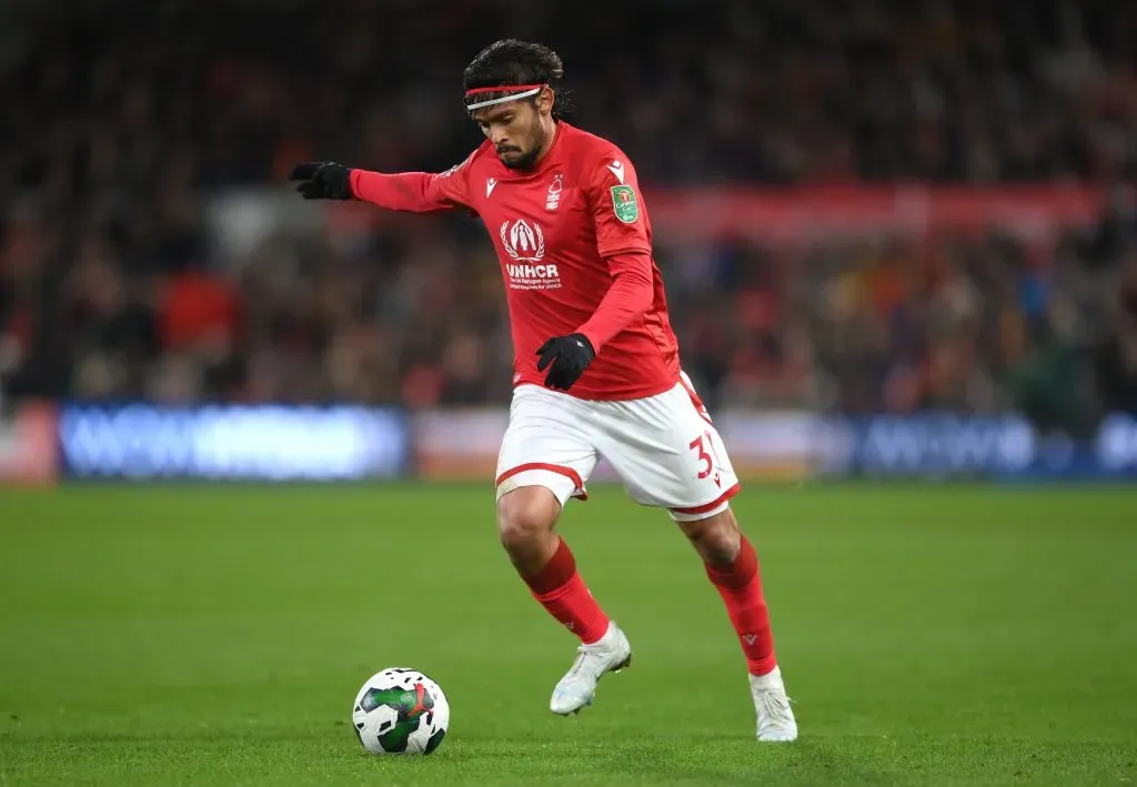 Gustavo Scarpa em ação pelo Nottingham Forest (Photo by Shaun Botterill/Getty Images)