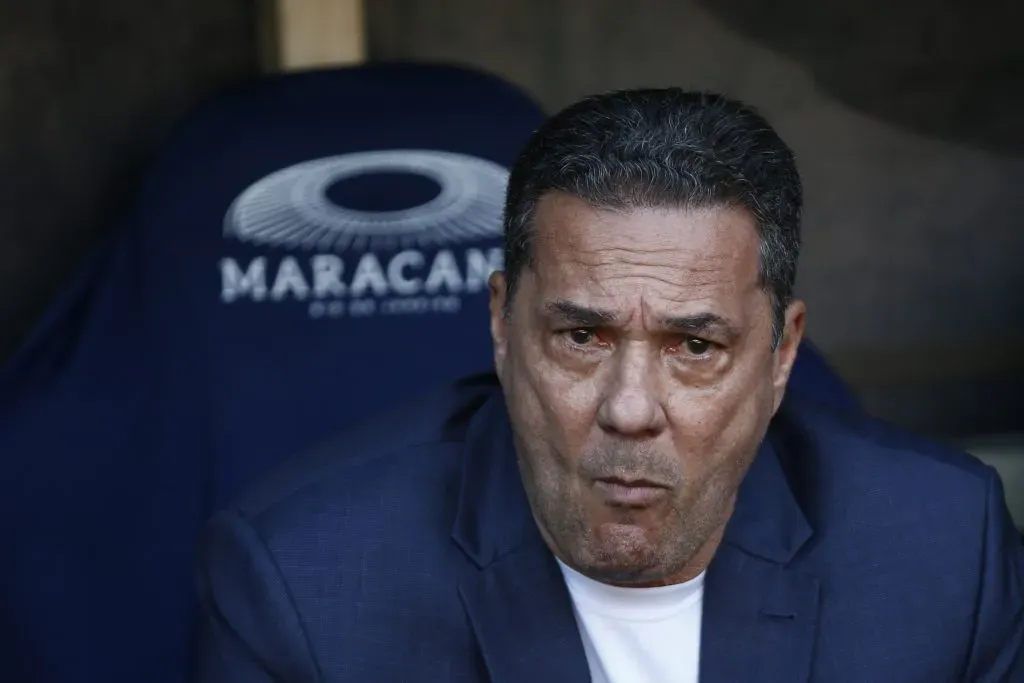 RIO DE JANEIRO, BRASIL – 21 DE MAIO: Vanderlei Luxemburgo, técnico do Corinthians, durante partida entre Flamengo e Corinthians pelo Campeonato do Brasil 2023, no Maracanã, em 21 de maio de 2023, no Rio de Janeiro. (Foto: Wagner Meier/Getty Images)