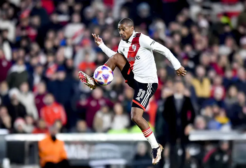 De La Cruz em ação pelo Flamengo. (Photo by Marcelo Endelli/Getty Images)