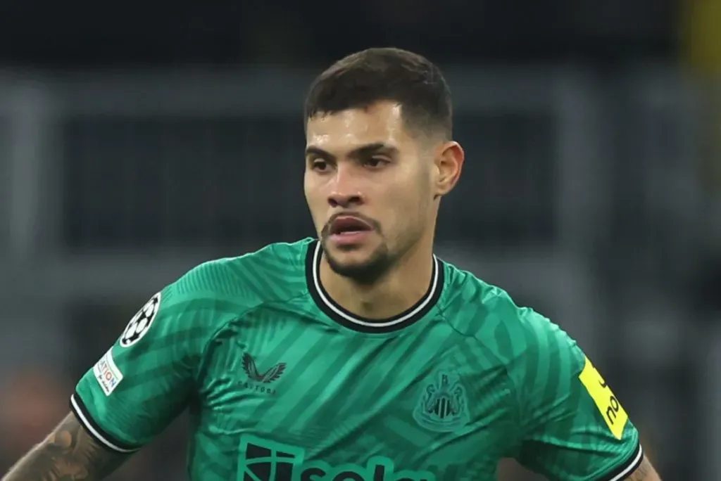 Bruno Guimarães em ação pelo Newcastle – (Photo by Alex Grimm/Getty Images)