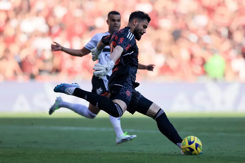 Matheus Cunha em ação pelo Flamengo. (Photo by Buda Mendes/Getty Images)