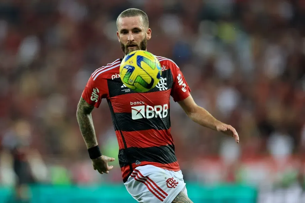 Léo Pereira na partida diante do São Paulo (Photo by Buda Mendes/Getty Images)