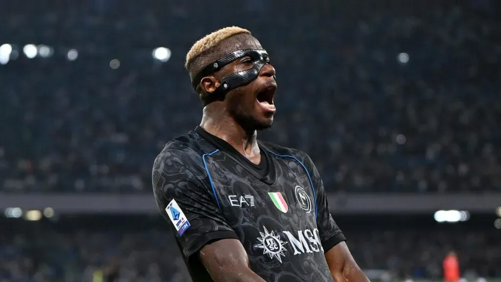 Aconteceu agora (22/11): Victor Osimhen pega todos de surpresa e define onde quer jogar; Jogador pode sair por R$640 Milhões (Photo by Francesco Pecoraro/Getty Images)