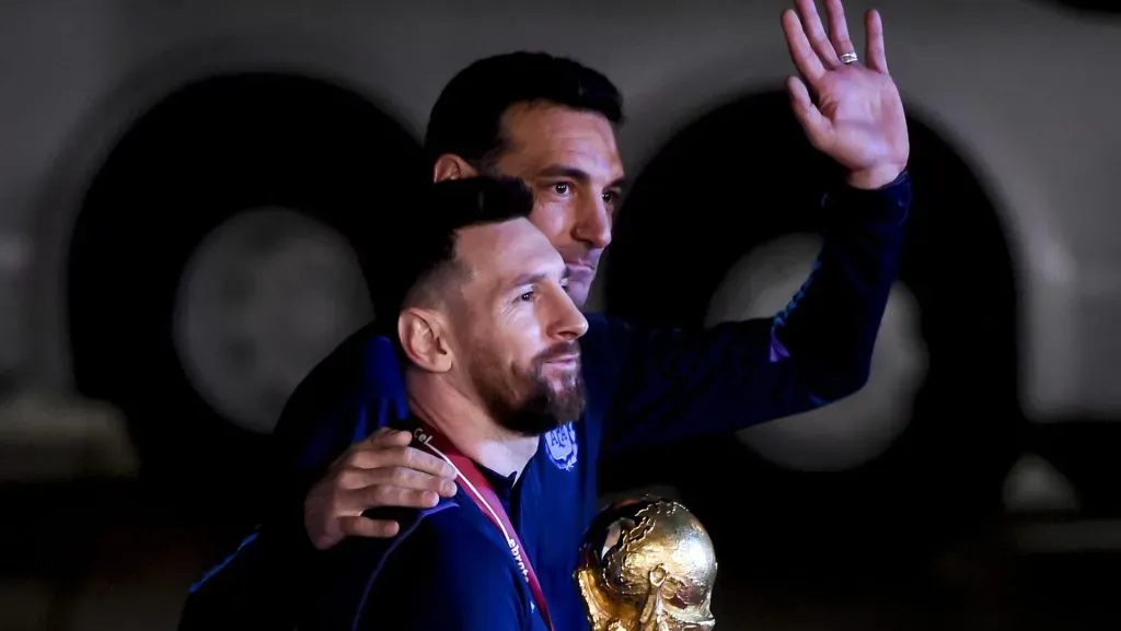 Pegou todos de surpresa: Messi toma decisão surpreendente envolvendo Lionel Scaloni e Seleção Argentina (Photo by Marcelo Endelli/Getty Images)