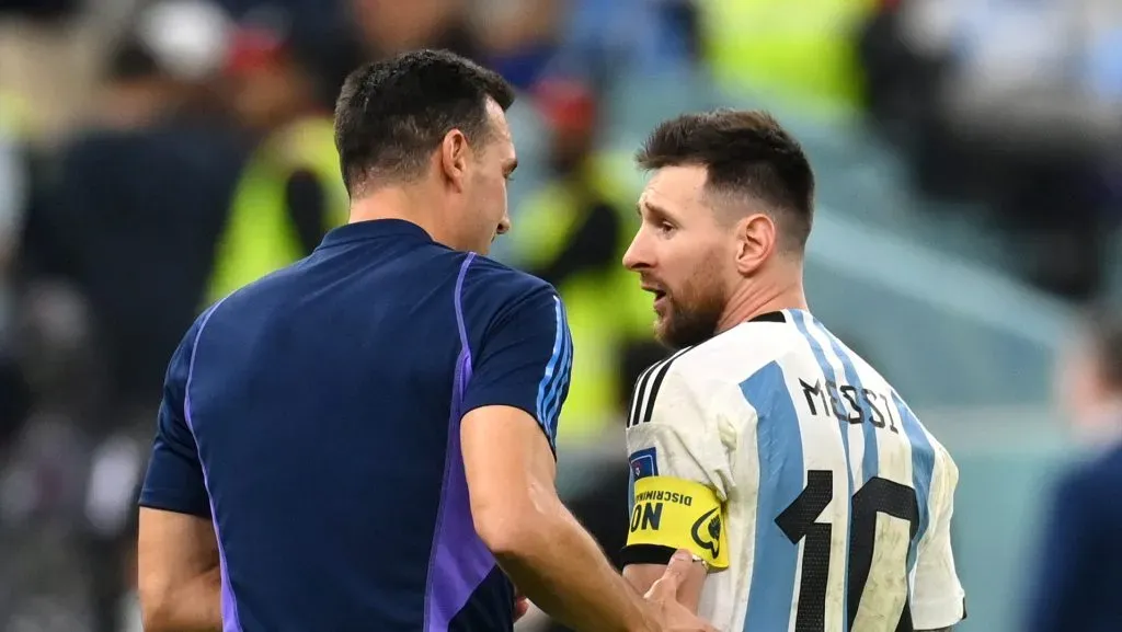 Pegou todos de surpresa: Messi toma decisão surpreendente envolvendo Lionel Scaloni e Seleção Argentina (Photo by Dan Mullan/Getty Images)