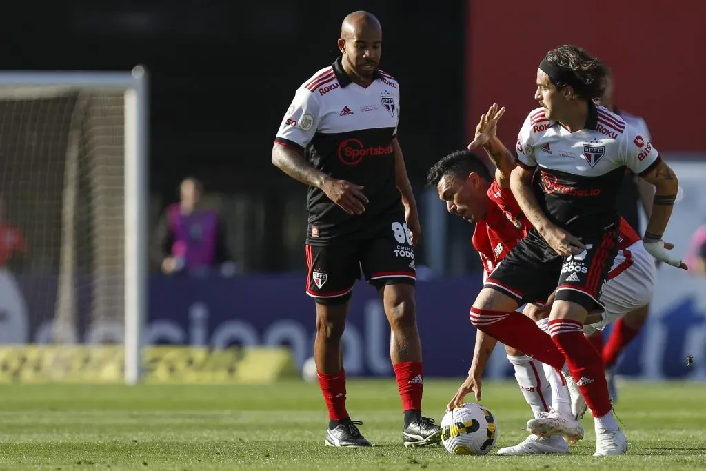 Neves está sem espaço no São Paulo.(Photo by Ricardo Moreira/Getty Images)