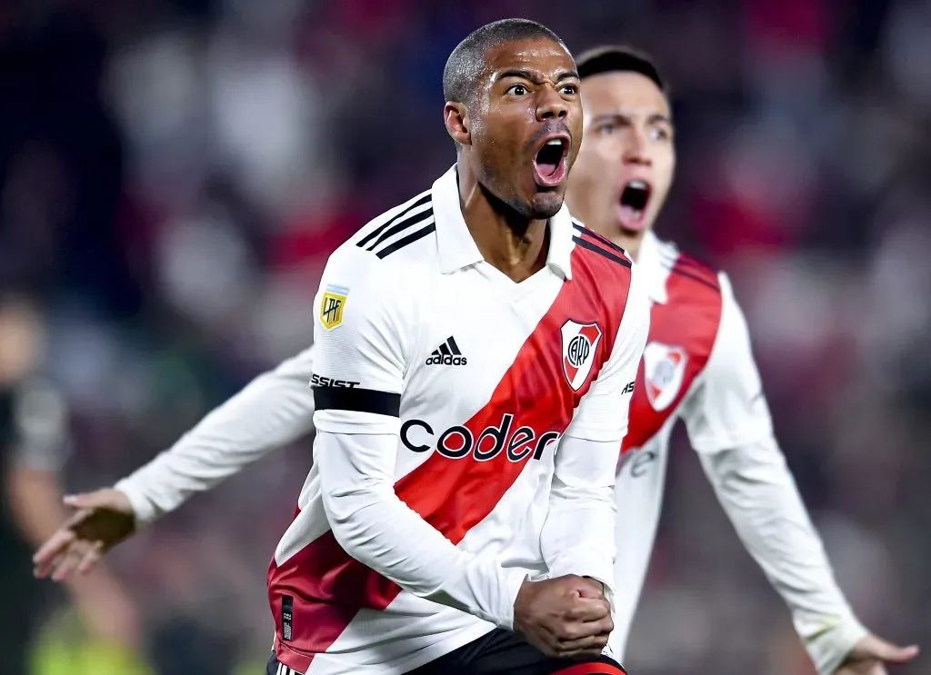 De La Cruz na partida diante do Defensa (Photo by Marcelo Endelli/Getty Images)