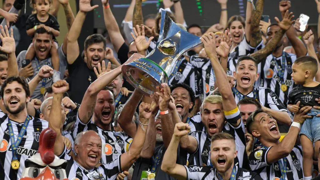 Vai faturar uma ‘bolada’! Premiação do Brasileirão tem reajuste e campeão vai receber valor astronômico (Photo by Pedro Vilela/Getty Images)