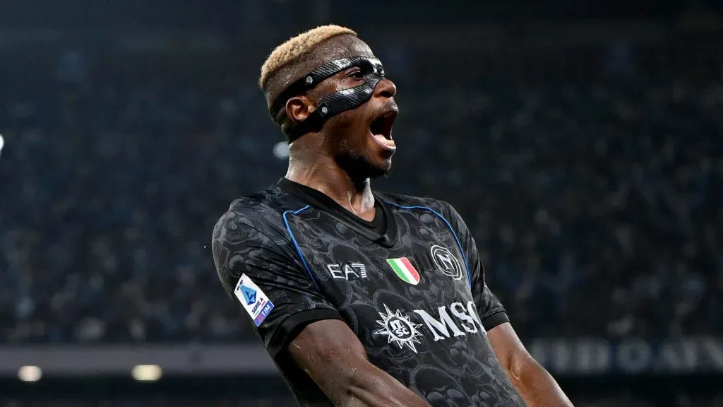 Entrou na disputa! Chelsea ganha ‘forte concorrente’ para fechar a contratação de Victor Osimhen (Photo by Francesco Pecoraro/Getty Images)