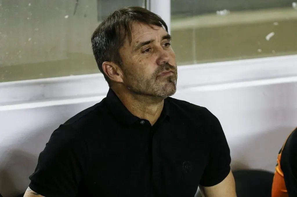 BARUERI, Brasil – 11 DE NOVEMBRO: Eduardo Coudet, técnico do Internacional, analisa antes da partida entre Palmeiras e Internacional como parte da Série A do Brasileirão 2023, na Arena Barueri, em 11 de novembro de 2023, em Barueri, Brasil. (Foto: Ricardo Moreira/Getty Images)