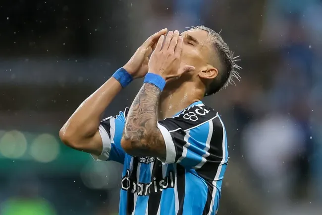 Ferreirinha lamenta chance perdida. (Photo by Pedro H. Tesch/Getty Images)