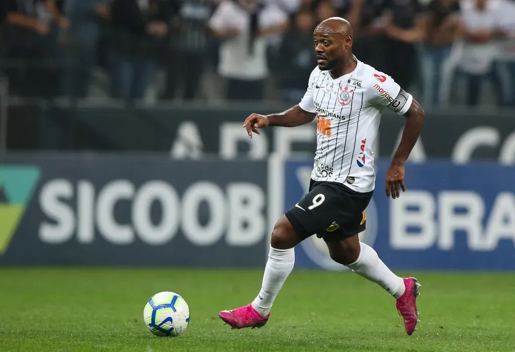 Vagner Love em ação pelo Corinthians (Photo by Alexandre Schneider/Getty Images)