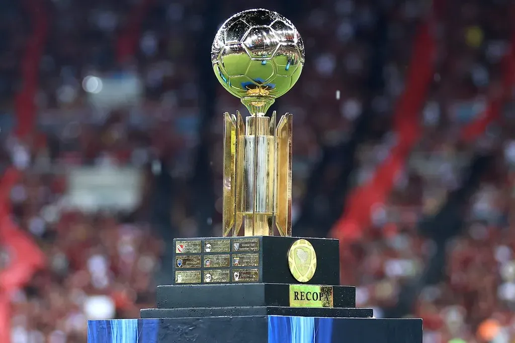 RIO DE JANEIRO, BRAZIL – FEBRUARY 28: General view of the trophy during the second leg of the CONMEBOL Recopa Sudamericana 2023 between Flamengo and Independiente del Valle at Maracana Stadium on February 28, 2023 in Rio de Janeiro, Brazil. (Photo by Buda Mendes/Getty Images)