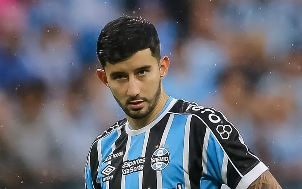 Suárez não é o único! Empresário confirma proposta e Villasanti pode deixar o Grêmio nos próximos dias (Photo by Pedro H. Tesch/Getty Images)
