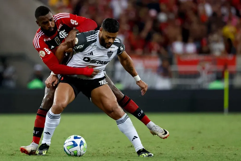 RIO DE JANEIRO, BRAZIL – NOVEMBER 29: Hulk of Atletico Mineiro fights for the ball with Gerson of Flamengo during the match between Flamengo and Atletico Mineiro as part of Brasileirao 2023 at Maracana Stadium on November 29, 2023 in Rio de Janeiro, Brazil. (Photo by Buda Mendes/Getty Images)