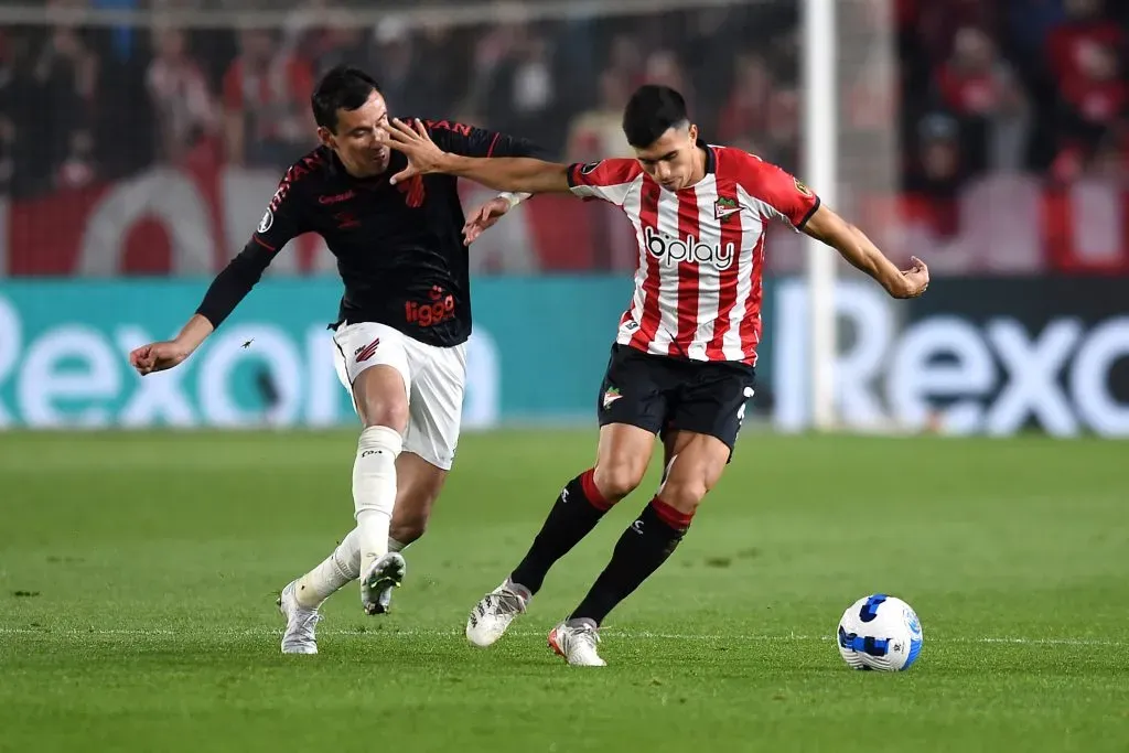 Leonardo Godoy em partida contra o Athletico-PR. (Photo by Marcelo Endelli/Getty Images)