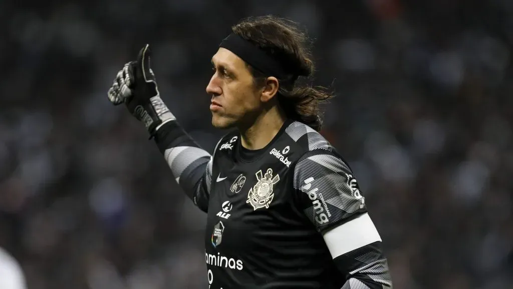 Cássio preocupa torcida após declaração enigmática sobre novas propostas; Ídolo pode deixar o Corinthians na próxima temporada (Photo by Ricardo Moreira/Getty Images)