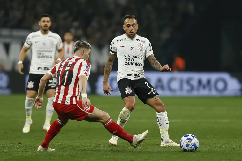 Benjamín Rollheiser no primeiro jogo contra o Corinthians. (Photo by Ricardo Moreira/Getty Images)