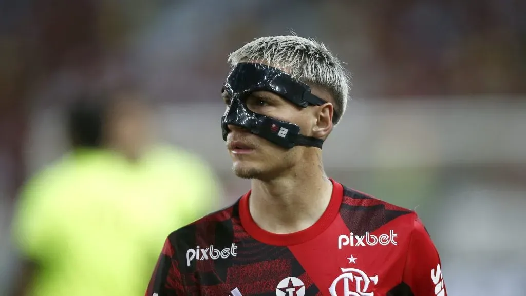 Varela pode trocar de posição no Flamengo (Foto: Wagner Meier/Getty Images)