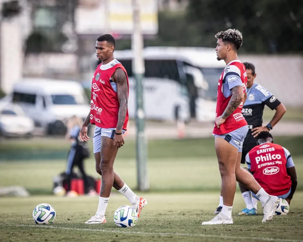 Jean e Marcos Leonardo | Treino no CT do Coritiba (02/12/2023) – Fotos: Raul Baretta/ Santos FC