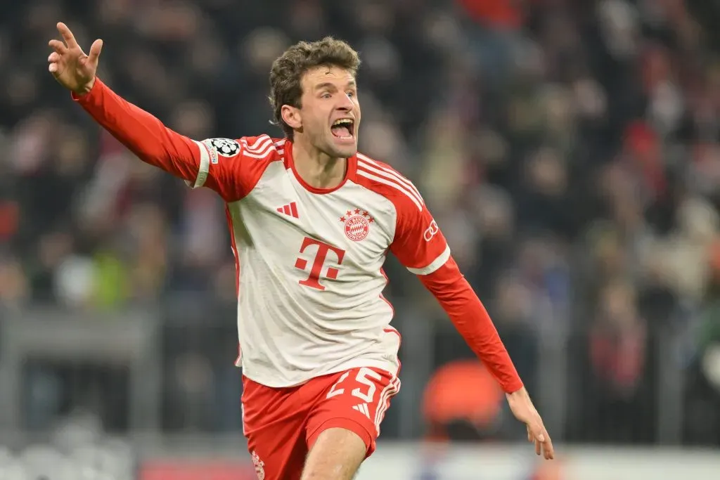 MUNIQUE, Alemanha – 29 DE NOVEMBRO: Thomas Müller do FC Bayern München gesticula durante o jogo da UEFA Champions League entre FC Bayern München e F.C. Copenhagen na Allianz Arena em 29 de novembro de 2023 em Munique, Alemanha. (Foto: Sebastian Widmann/Getty Images)