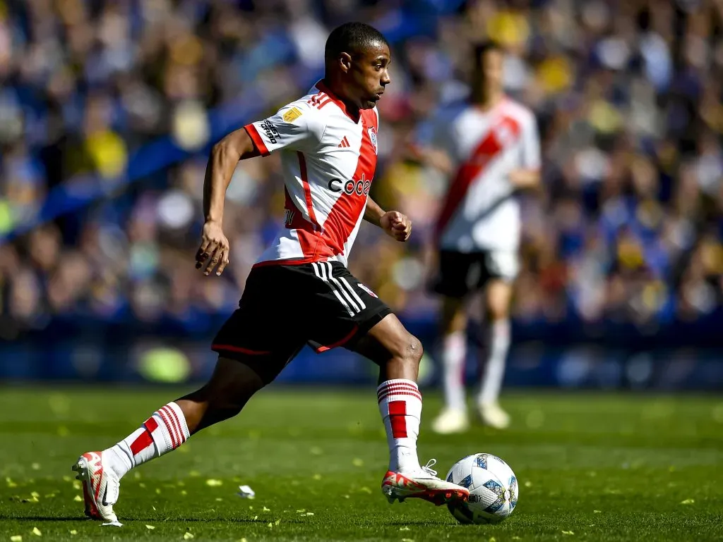 Nicolás de La Cruz em ação pelo Flamengo. (Photo by Marcelo Endelli/Getty Images)