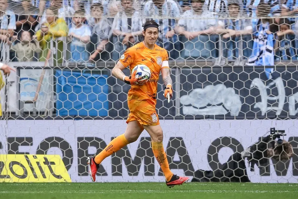 Cássio em partida contra o Grêmio. (Photo by Pedro H. Tesch/Getty Images)