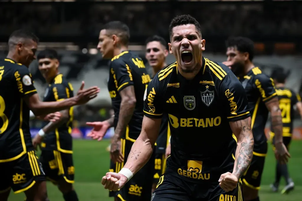 Paulinho celebrando gol pelo Atlético Mineiro. (Photo by Pedro Vilela/Getty Images)