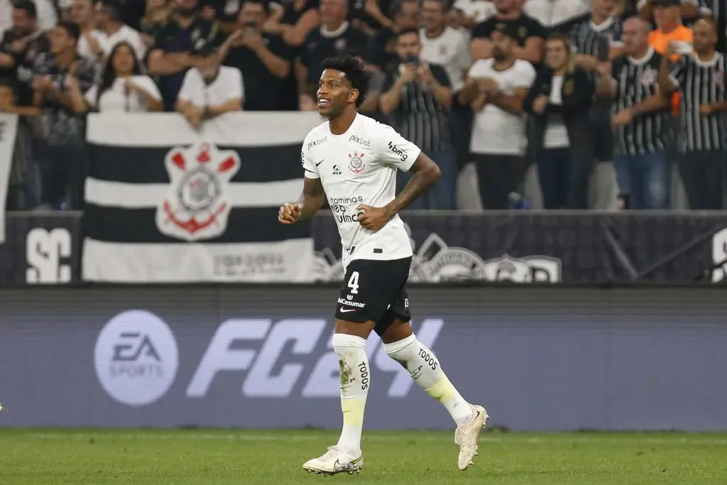 Gil em ação pelo Corinthians. (Photo by Ricardo Moreira/Getty Images)