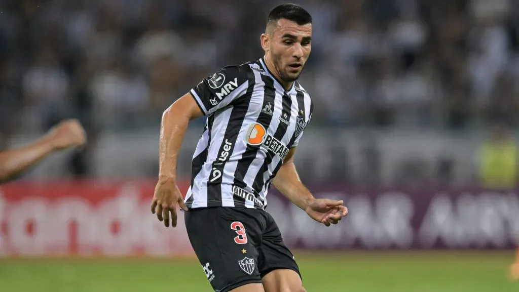 Gigante do futebol brasileiro encaminha a contratação de Júnior Alonso; ex-Atlético; salário de R$ 1 milhão mensais