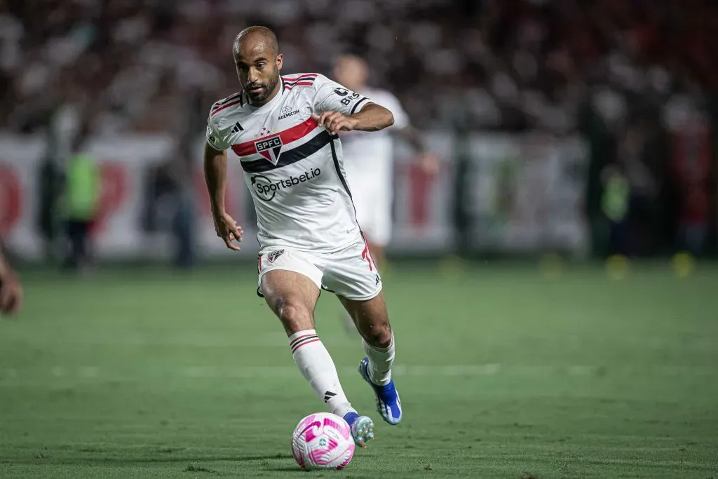 GO – GOIANIA – 18/10/2023 – BRASILEIRO A 2023, GOIAS X SAO PAULO – Lucas Moura jogador do Sao Paulo durante partida contra o Goias no estadio Serrinha pelo campeonato Brasileiro A 2023. Foto: Heber Gomes/AGIF