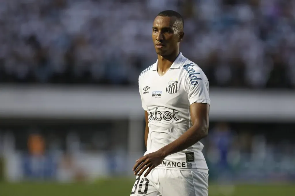 Lucas Braga em ação pelo Santos. (Photo by Ricardo Moreira/Getty Images)