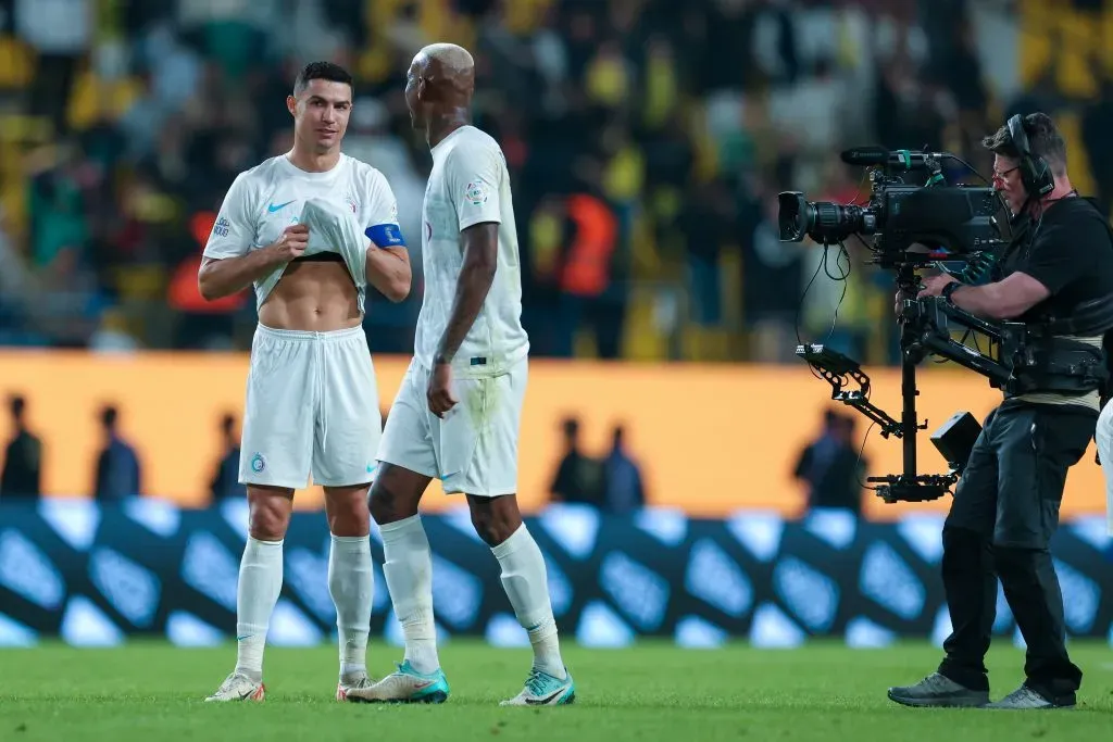 Talisca e Cristiano Ronaldo. (Photo by Yasser Bakhsh/Getty Images)