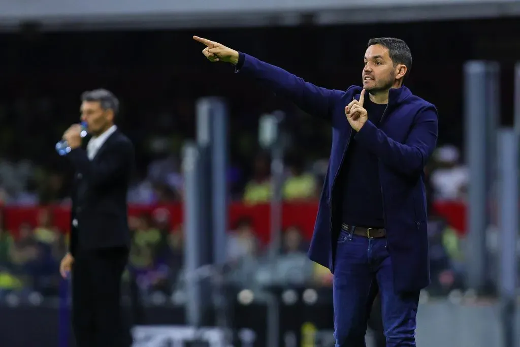 Nicolás Larcamón entra na lista de desejos do Cruzeiro. Foto: Manuel Velasquez/Getty Images