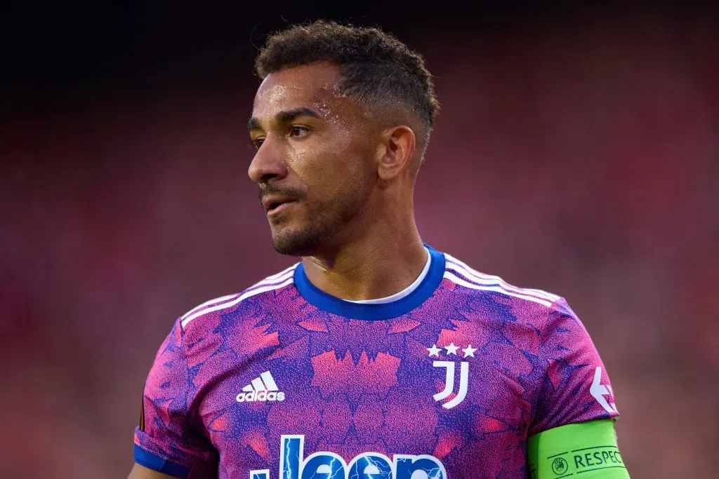 Danilo na partida diante do Sevilla (Photo by Fran Santiago/Getty Images)