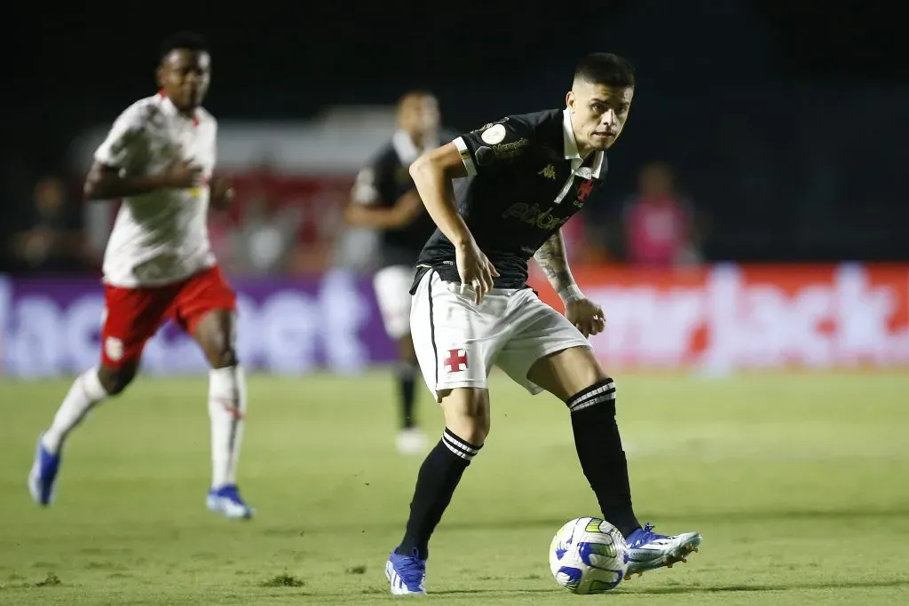 Gabriel Pec em ação pelo Vasco. (Photo by Wagner Meier/Getty Images)