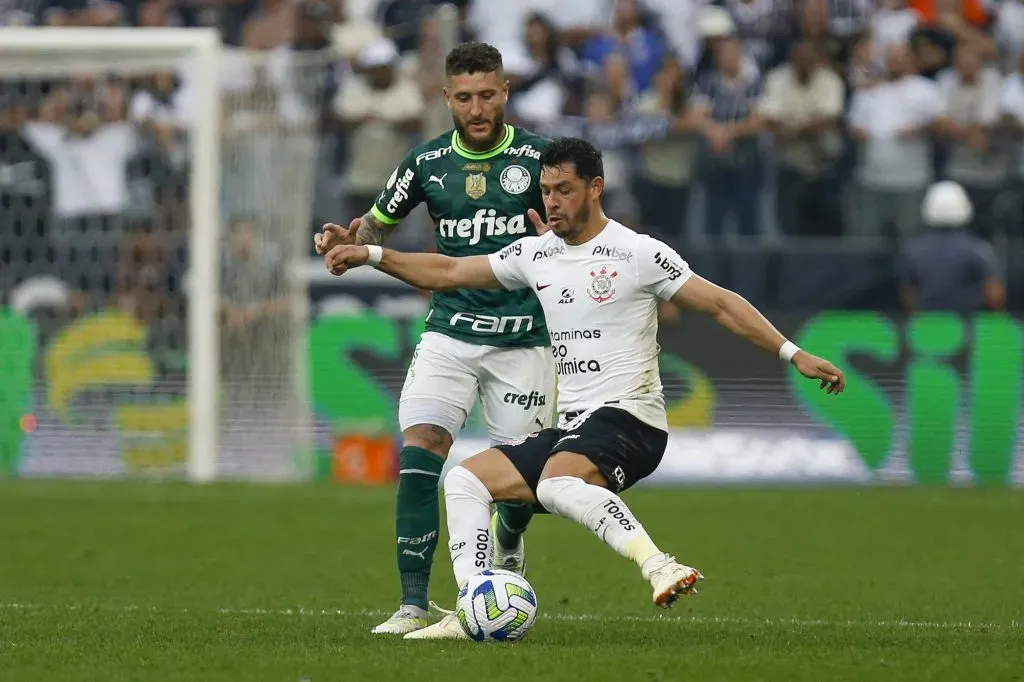 Giuliano em ação contra o Palmeiras. (Photo by Ricardo Moreira/Getty Images)