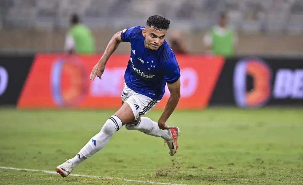 Bruno Rodrigues celebrando gol pelo Cruzeiro. (Photo by Pedro Vilela/Getty Images)
