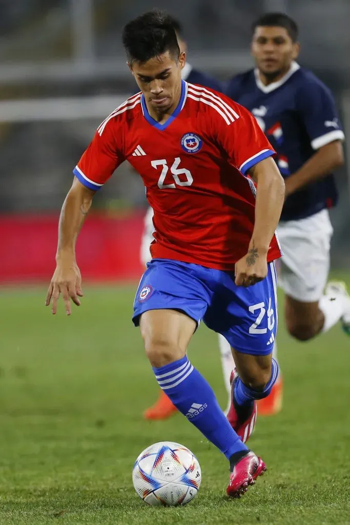 Alexander Aravena (R) do Chile (Photo by Marcelo Hernandez/Getty Images)