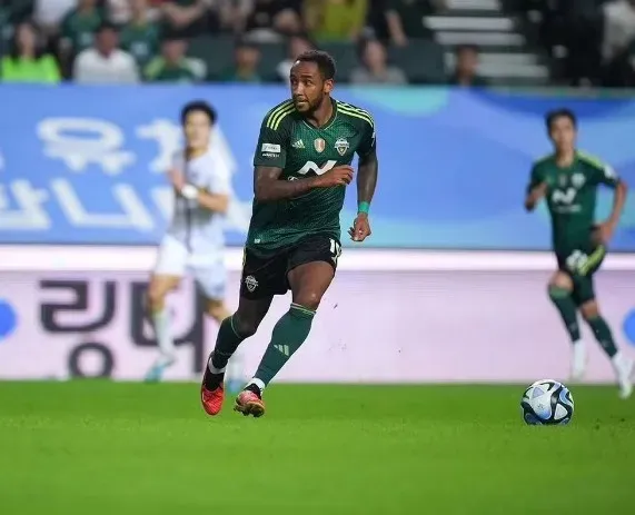 Rafa Silva no Jeonbuk Motors — Foto: Divulgação/ Jeonbuk