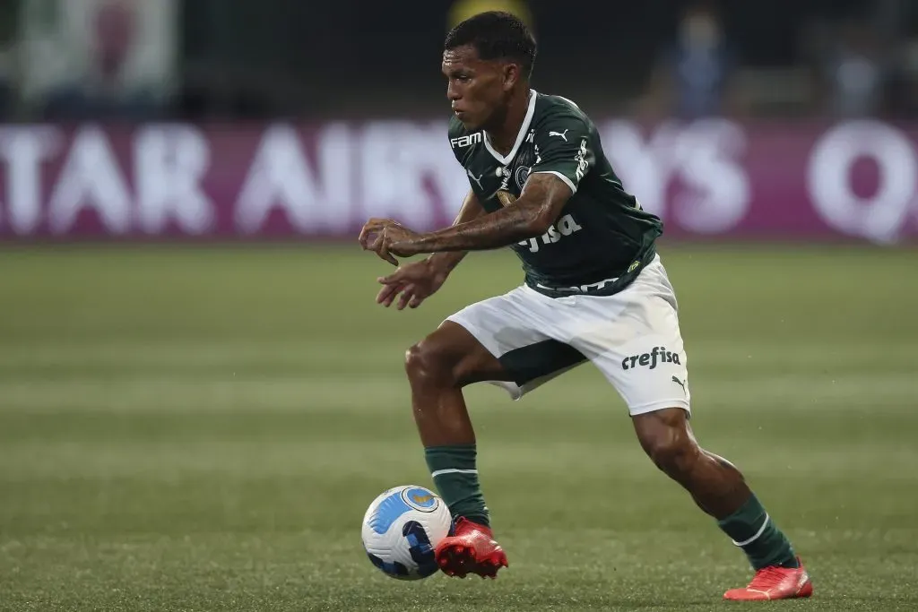Gabriel Veron em ação pelo Palmeiras. (Photo by Alexandre Schneider/Getty Images)
