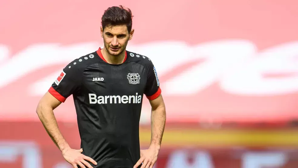 Alario vê com bons olhos o retorno para o continente sul-americano (Foto: Site oficial/Bayer Leverkusen)