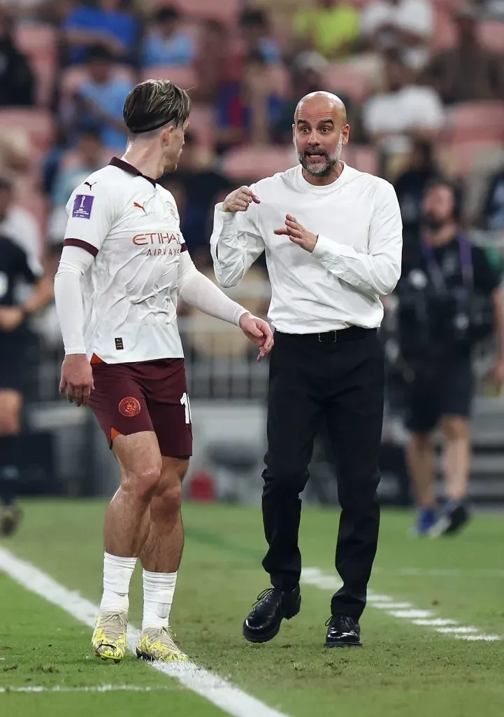 Guardiola e Grealish durante duelo do City no Mundial. Foto: Francois Nel/Getty Images